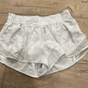 Lululemon Hotty Hot 2.5 inch